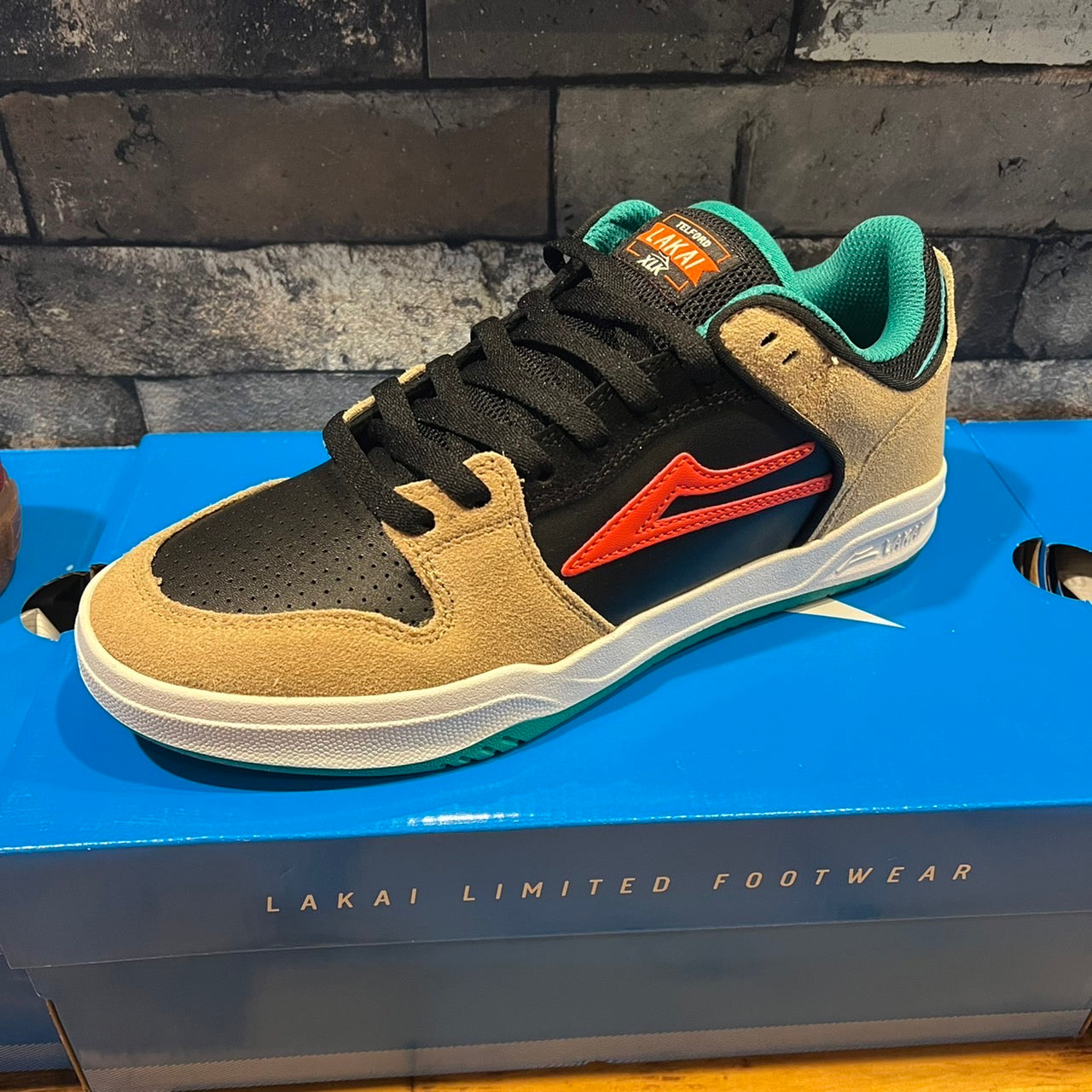 LAKAI TELFORD LOW TAN/BLACK