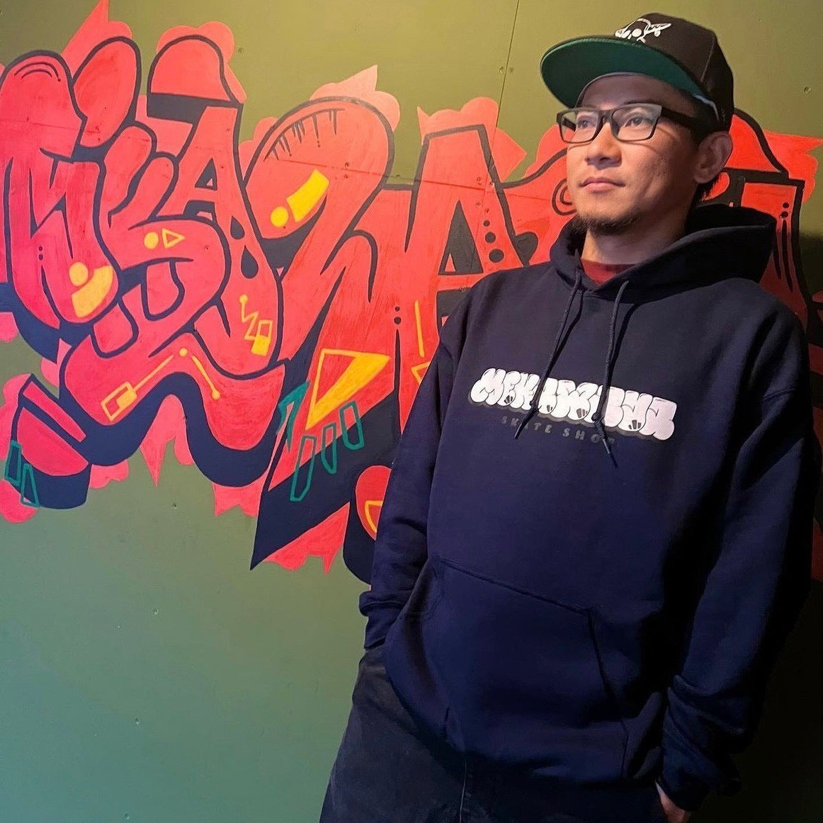 三河屋 グラフィティーロゴ パーカー