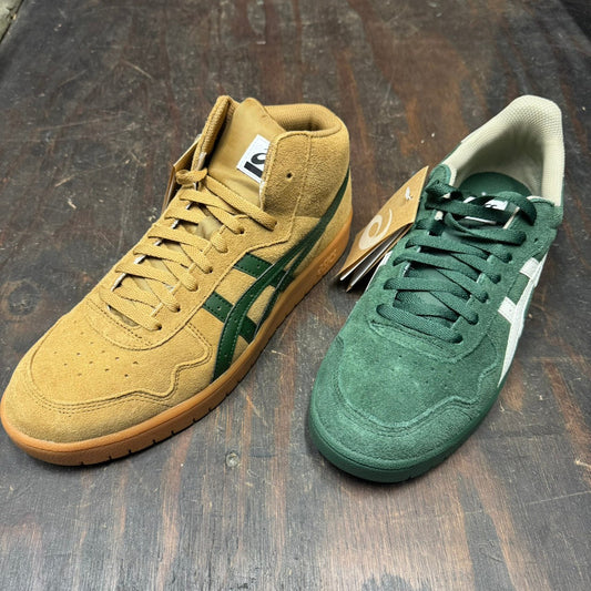 今回も新しく入荷した商品はアシックスのスケシューです